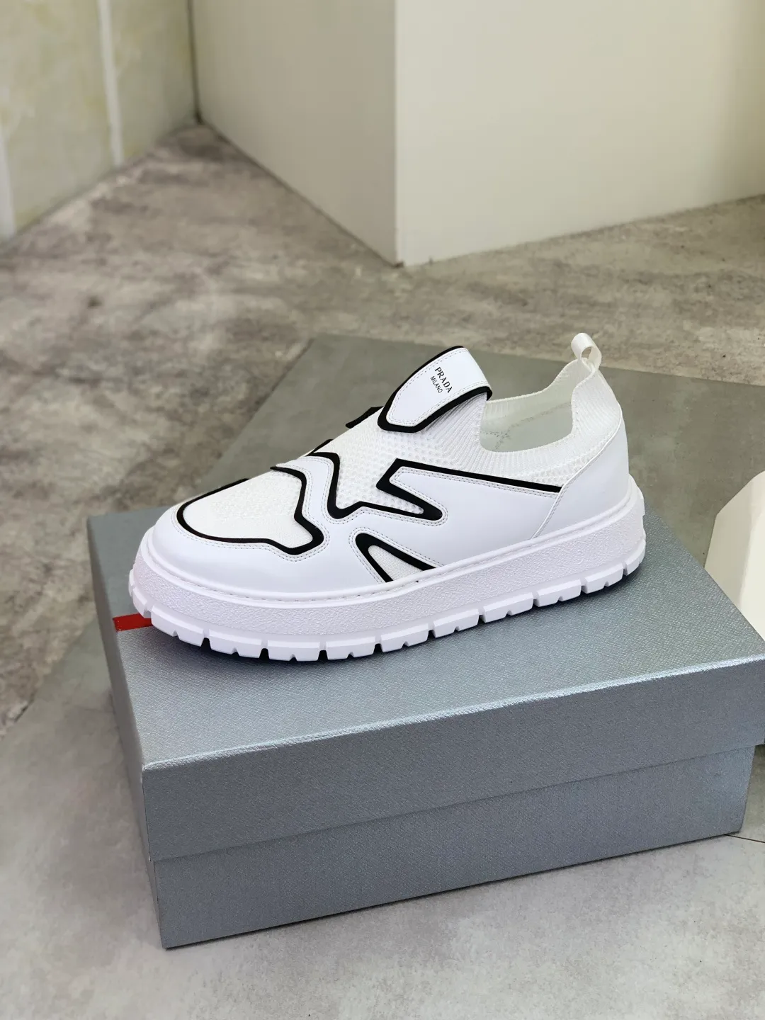 Men's shoes 💰P600💰 [New style] Flying weave series (summer must-have) is now available on the official website, 🆘 Trendy brand (Prada) mainly promotes popular models, avant-garde and versatile fashionable men's shoes, private version mold opening, cowhide surface splicing 1:1.. Fashionable and simple, original imported cowhide and cowhide leather feet; the atmosphere and personality are more fashionable, eye-catching and pursuing class. It will subvert the old idea and be a must-have for fashion trendsetters with you! Must keep it for yourself! High-end comfort and low-end, high-end quality workmanship. Size: 38-45 4️⃣colors available.